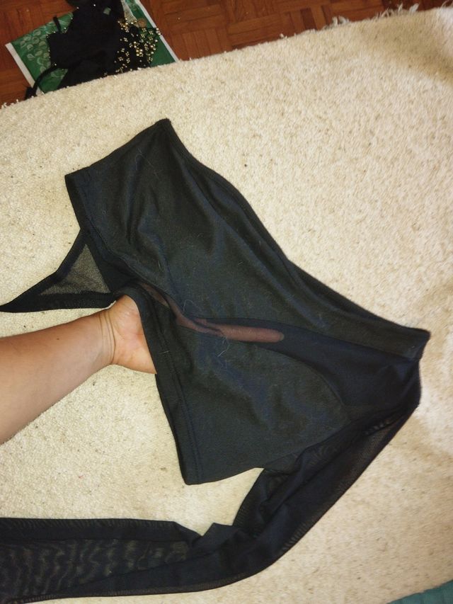 Top negro asimétrico manga larga