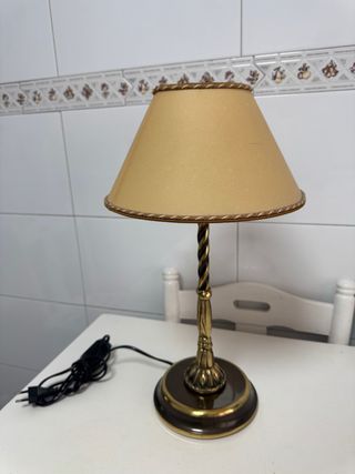 Lámpara vintage marrón y dorada