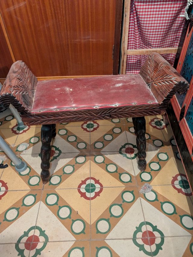 Banco antiguo madera tallada - Piel
