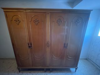 Armario madera 4 puertas, con 2 espejos por dentro