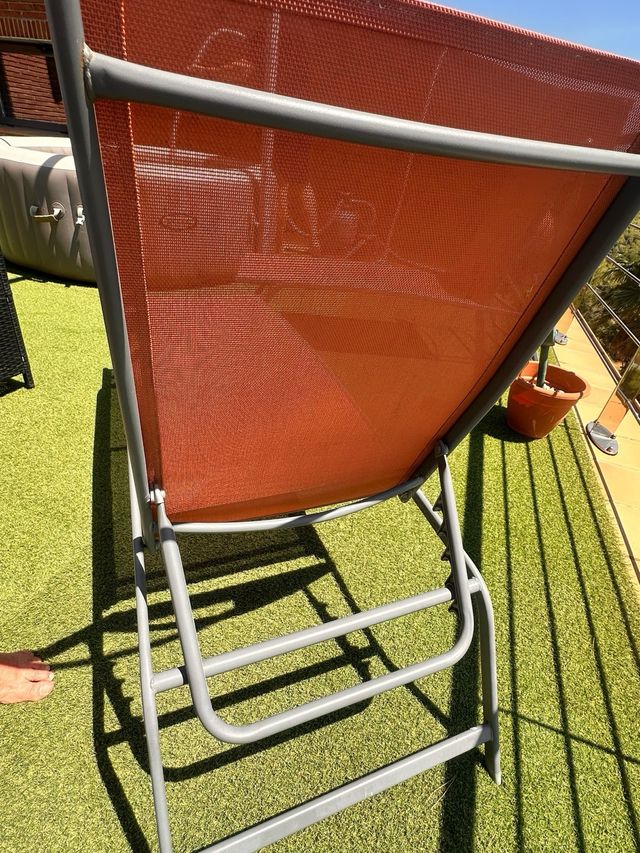 Tumbonas naranjas metalicas abatibles