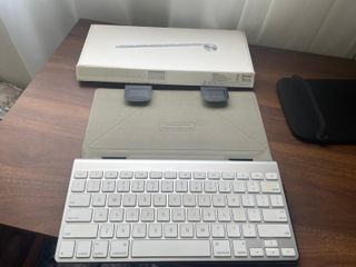 Teclado inalámbrico Apple más dos fundas
