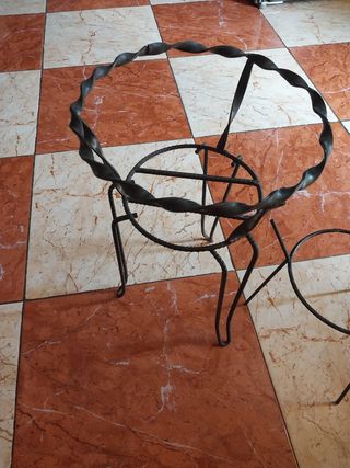 2 soportes para plantas de metal