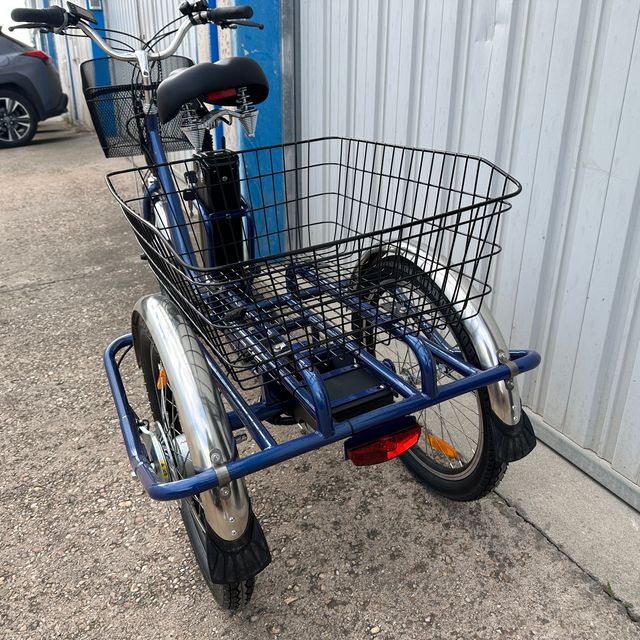 Triciclo eléctrico azul Rodars
