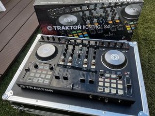 Traktor Kontrol S4 MK2 + Flight Case
