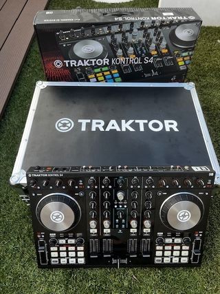Traktor Kontrol S4 MK2 + Flight Case