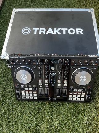 Traktor Kontrol S4 MK2 + Flight Case