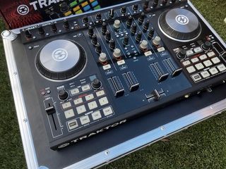 Traktor Kontrol S4 MK2 + Flight Case