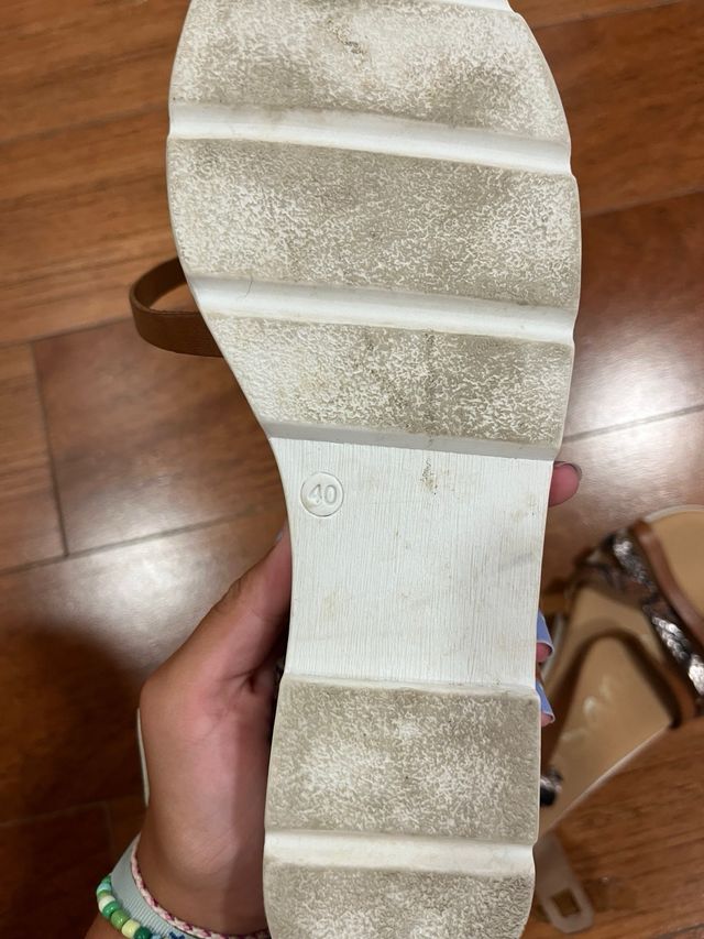 Sandalias planas marrones serpiente talla 40