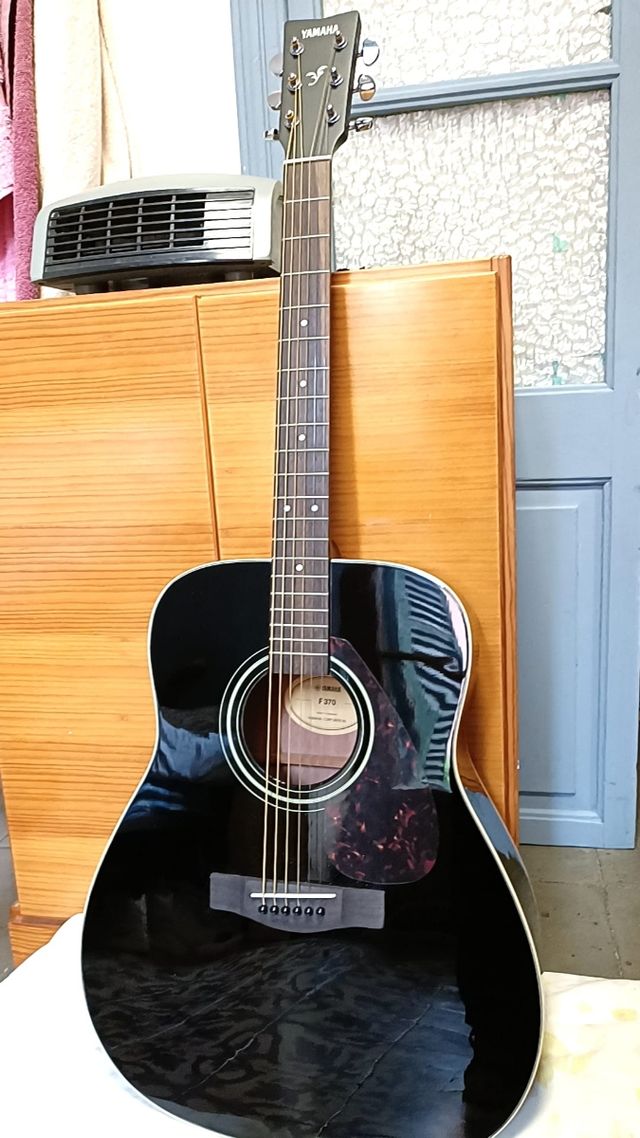 Chitarra acustica Yamaha F370 nera