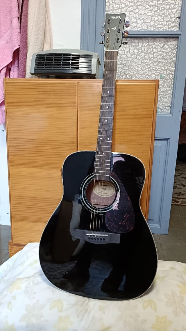 Chitarra acustica Yamaha F370 nera
