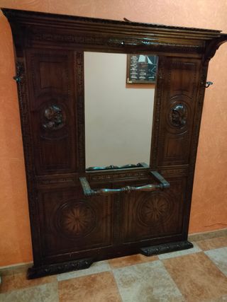 Recibidor antiguo con espejo