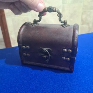 Cofanetto vintage forziere con 100 monete regalo