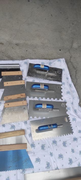 16 Spatole per piastrelle