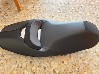 Asiento Yamaha ha estrenar 
XMAX 125 año 2025.
