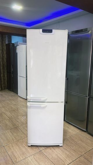 Nevera combi marca Bosch no frost clase A+ buen es