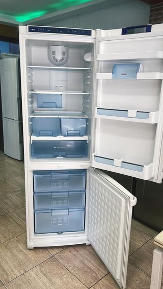 Nevera combi marca Bosch no frost clase A+ buen es
