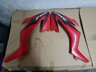 Carenado lateral FMX 650 rojo