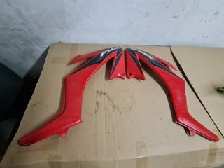Carenado lateral FMX 650 rojo