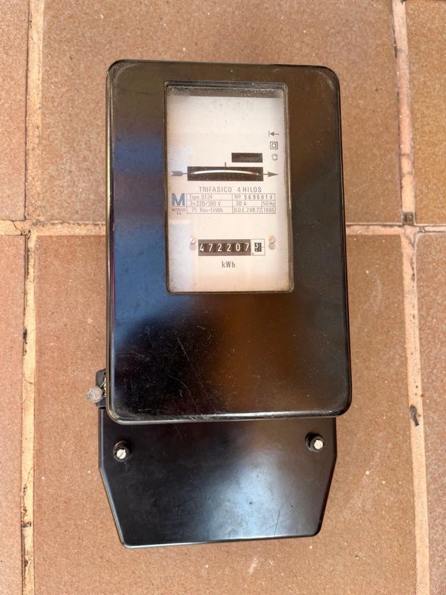 Contador trifásico antiguo