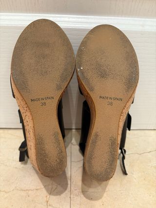 Sandalias Un Paso Más cuña piel 100%