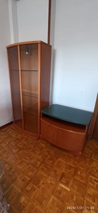 Vitrina y mesa TV madera