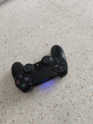 PS4 (PlayStation 4) negra