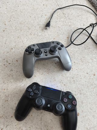 PS4 (PlayStation 4) negra