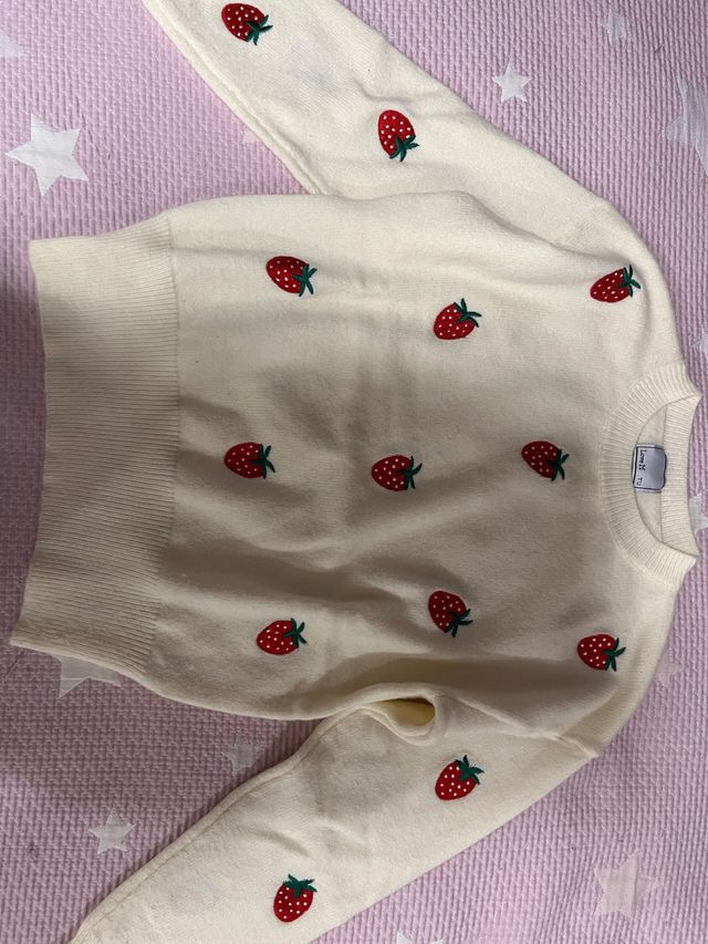 Suéter crema fresas - Talla S
