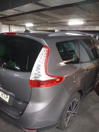 Renault Grand Scenic  Renault Grand Scenic  2012