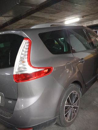 Renault Grand Scenic  Renault Grand Scenic  2012