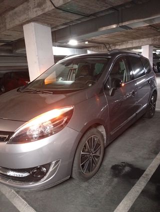 Renault Grand Scenic  Renault Grand Scenic  2012