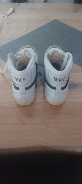Nike Blazer Mid 77 blancas