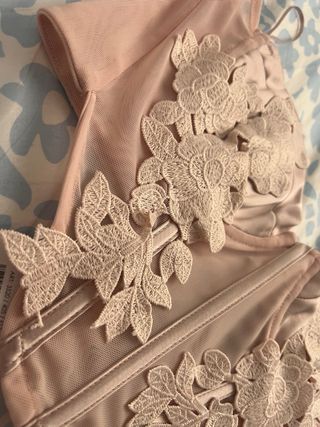 Top Bershka encaje rosa