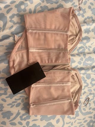 Top Bershka encaje rosa