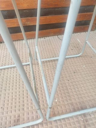 4 Taburetes altos grises y blancos