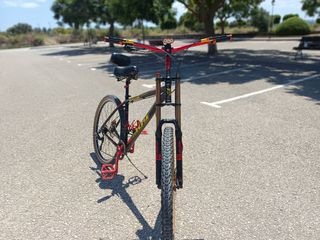 Bicicleta montaña negra-roja
