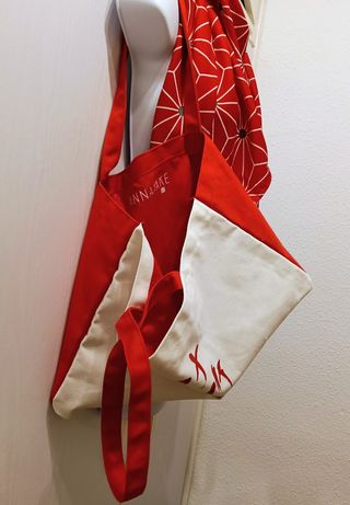 Bolso Tote, pañuelo y neceser ANNAYAKE 