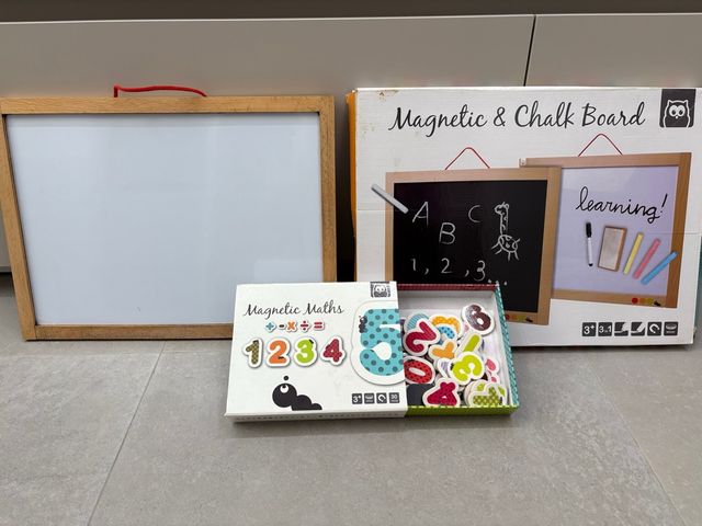 Pizarra magnética doble cara + números de madera