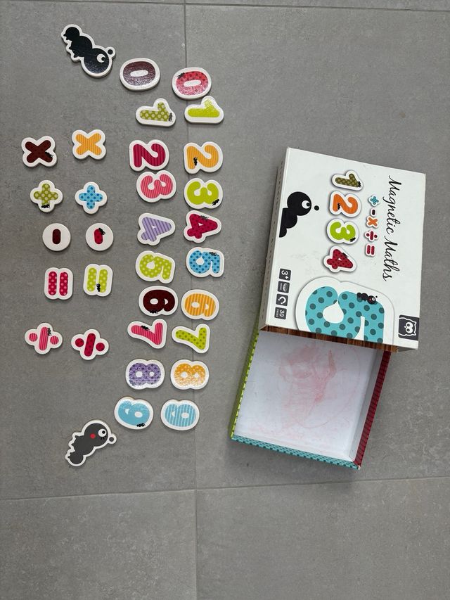 Pizarra magnética doble cara + números de madera