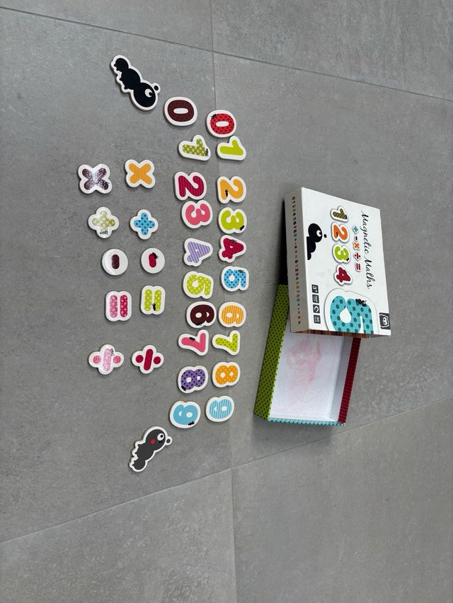 Pizarra magnética doble cara + números de madera