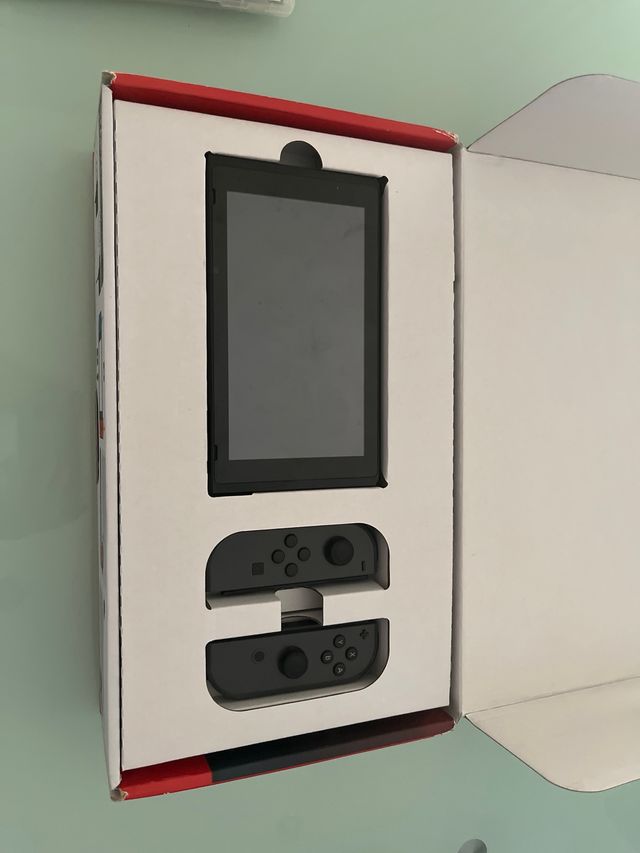 Nintendo Switch - Negra y Roja