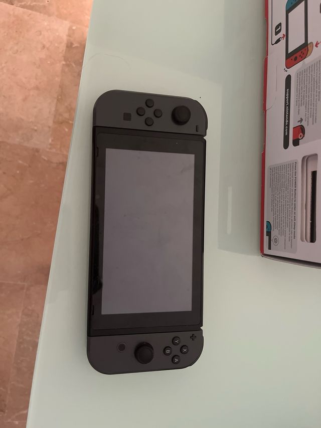 Nintendo Switch - Negra y Roja