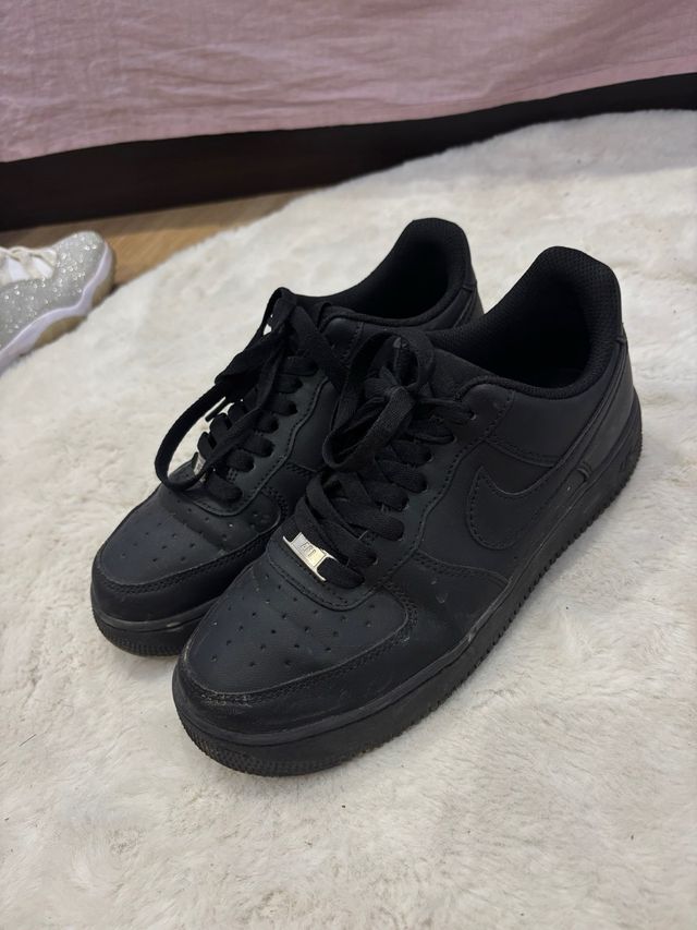Nike Air Force 1 - Negras