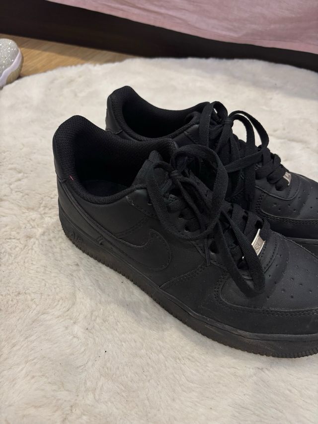 Nike Air Force 1 - Negras