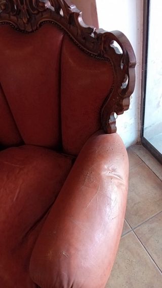 Divano e 2 poltrone barocche in pelle