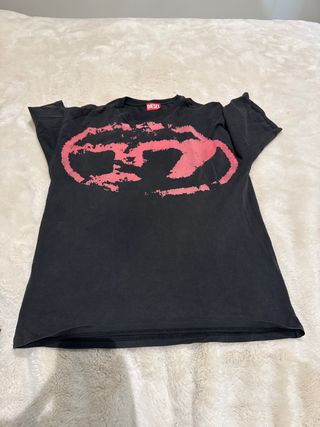 Camiseta Diesel negra y rosa