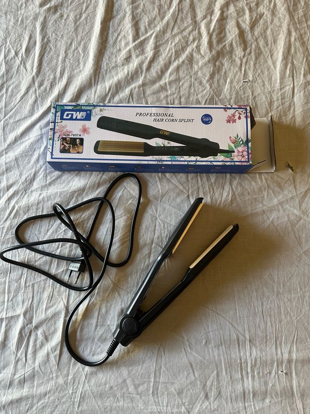 Plancha de pelo onduladora nueva con etiquetas