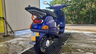 Vespa ET2 50cc: ¡Scooter Azul!