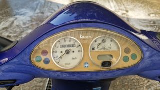 Vespa ET2 50cc: ¡Scooter Azul!